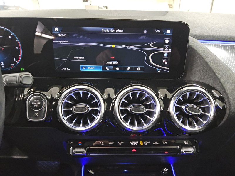 Mercedes-Benz GLA 200 d automatik Progressive • LED • digitalni instrumenti — 7
