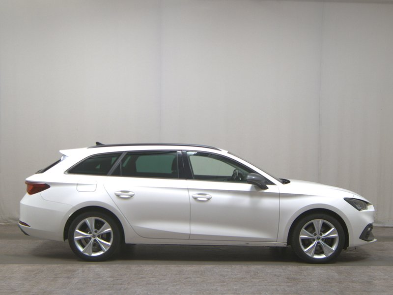 SEAT Leon Sportstourer 2.0 TDI automatik FR-Line • LED • panorama