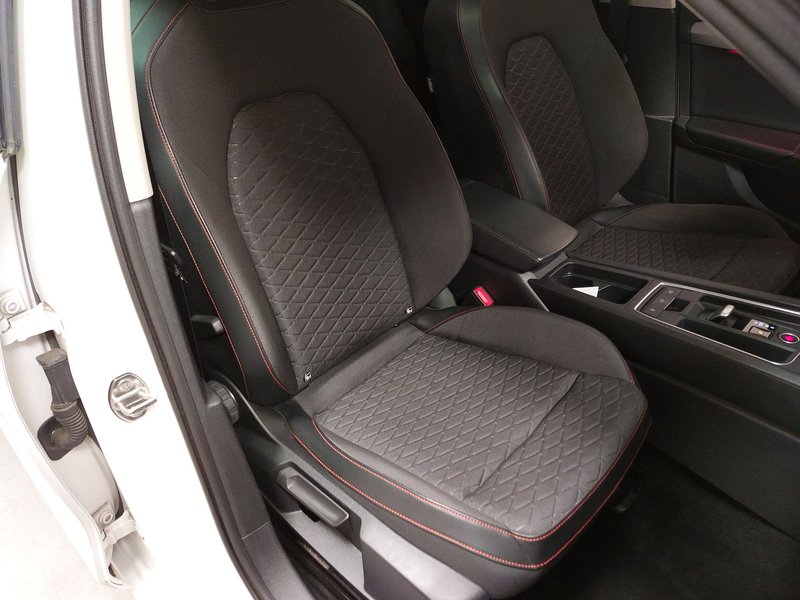 SEAT Leon Sportstourer 2.0 TDI automatik FR-Line • LED • panorama — 10