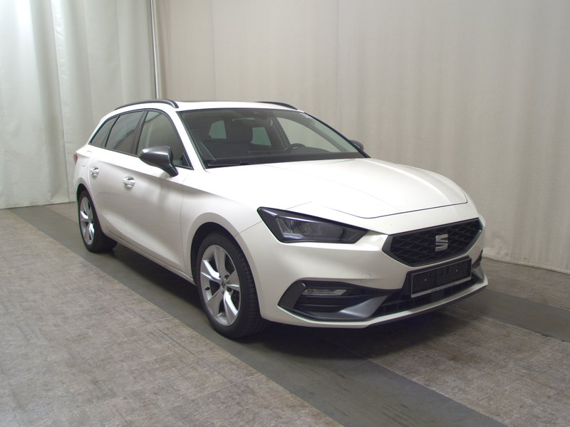 SEAT Leon Sportstourer 2.0 TDI automatik FR-Line • LED • panorama — 3