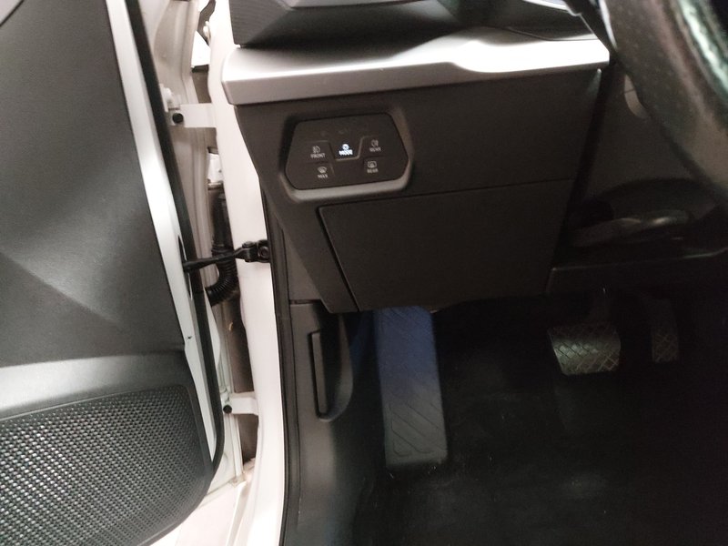 SEAT Leon Sportstourer 2.0 TDI automatik FR-Line • LED • panorama — 7
