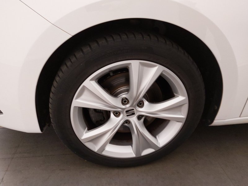 SEAT Leon Sportstourer 2.0 TDI automatik FR-Line • LED • panorama — 8