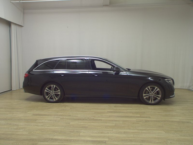 Mercedes-Benz E 220 d karavan automatik Avantgarde • panorama • LED