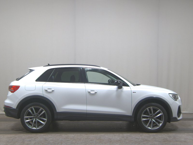 Audi Q3 40 TDI automatik quattro S line • Full LED • električna peta vrata