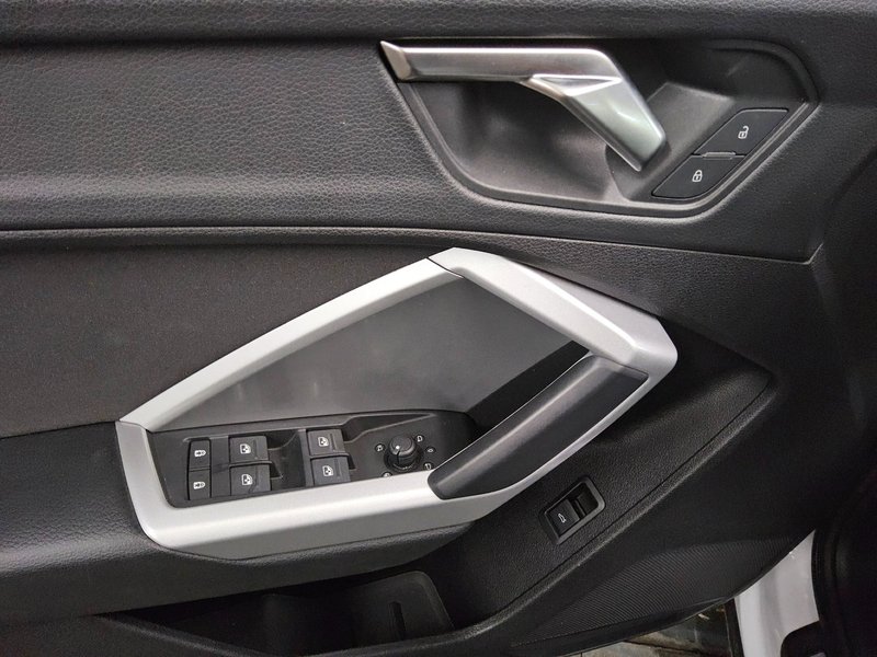 Audi Q3 40 TDI automatik quattro S line • Full LED • električna peta vrata — 10