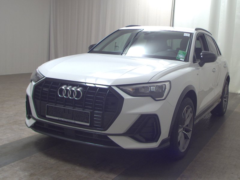 Audi Q3 40 TDI automatik quattro S line • Full LED • električna peta vrata — 2