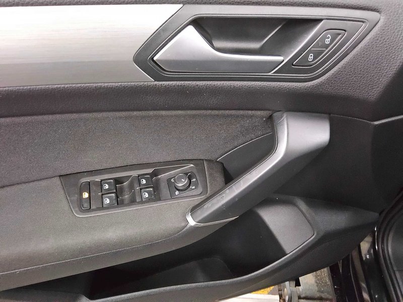 Volkswagen Touran 2.0 TDI automatik Comfortline • Full LED • ACC — 10