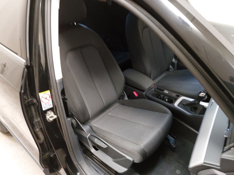 Audi Q3 35 TDI automatik • ACC • AHK — 10
