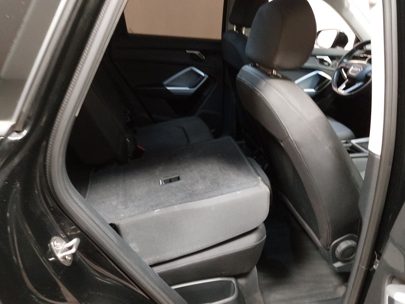 Audi Q3 35 TDI automatik • ACC • AHK — 11