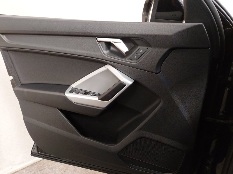 Audi Q3 35 TDI automatik • ACC • AHK — 5
