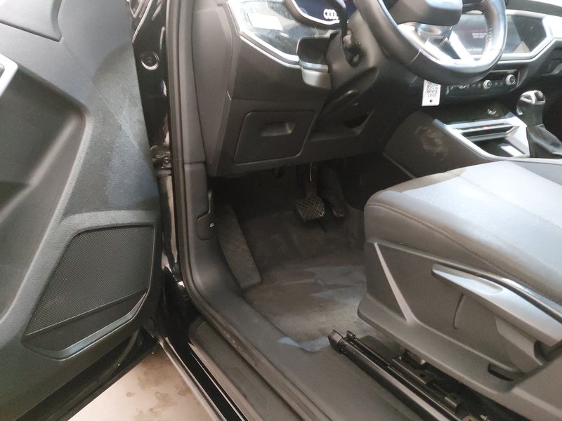 Audi Q3 35 TDI automatik • ACC • AHK — 7