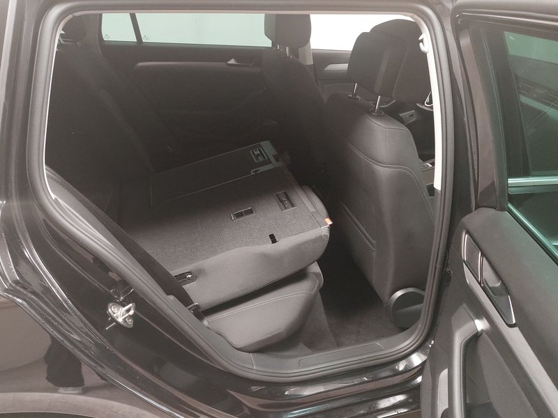 Volkswagen Passat Variant 2.0 TDI automatik Business • ACC • LED — 11