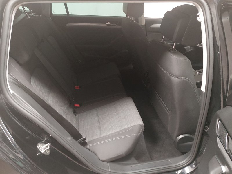Volkswagen Passat Variant 2.0 TDI automatik Business • ACC • LED — 12