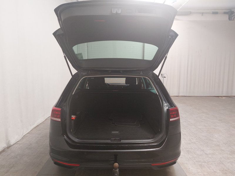 Volkswagen Passat Variant 2.0 TDI automatik Business • ACC • LED — 17