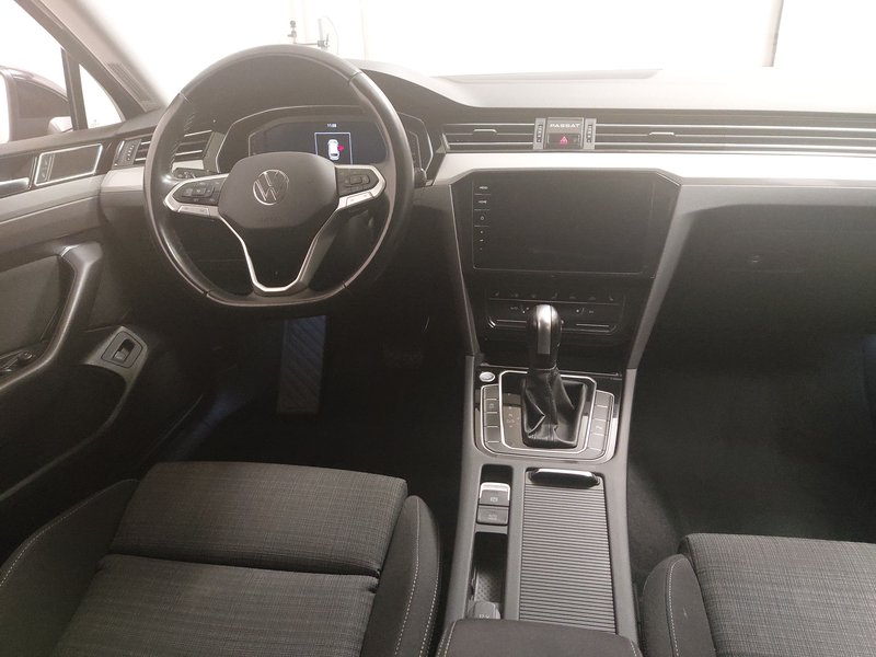 Volkswagen Passat Variant 2.0 TDI automatik Business • ACC • LED — 18