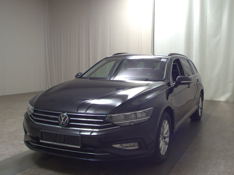 Volkswagen Passat Variant 2.0 TDI automatik Business • ACC • LED — 2