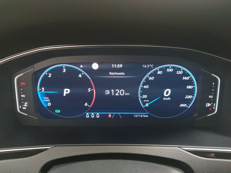 Volkswagen Passat Variant 2.0 TDI automatik Business • ACC • LED — 22