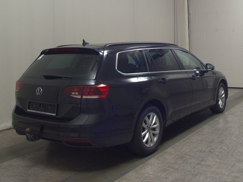 Volkswagen Passat Variant 2.0 TDI automatik Business • ACC • LED — 4