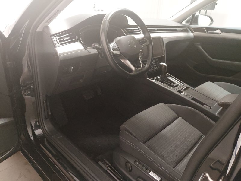 Volkswagen Passat Variant 2.0 TDI automatik Business • ACC • LED — 6