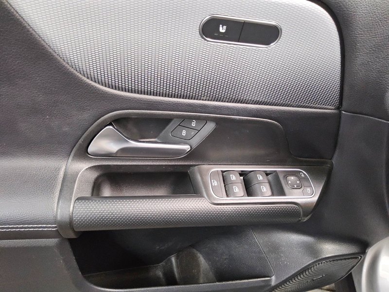 Mercedes-Benz GLB 200 d automatik Style • digitalni instrumenti — 10