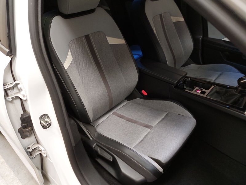Opel Astra Sports Tourer 1.5 D Business Elegance • AHK • Full LED — 10