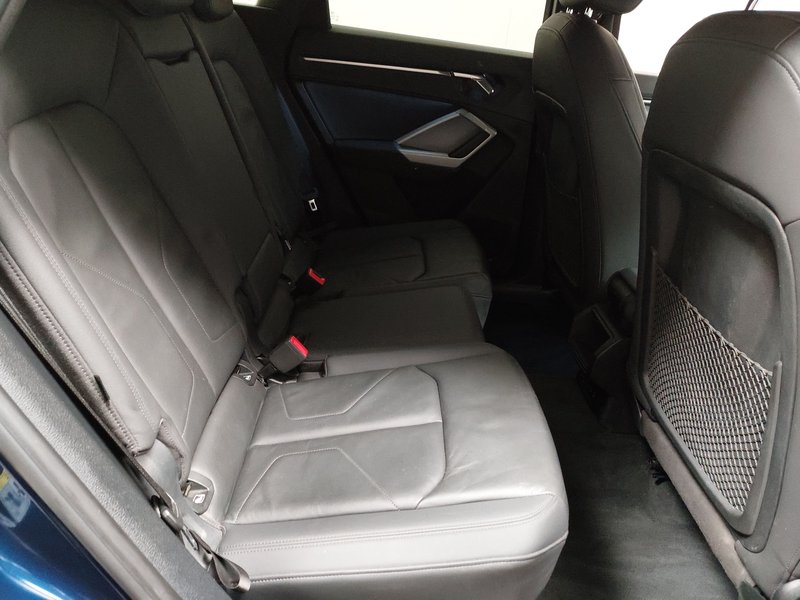 Audi Q3 40 TDI automatik S line • 4x4 • AHK — 12