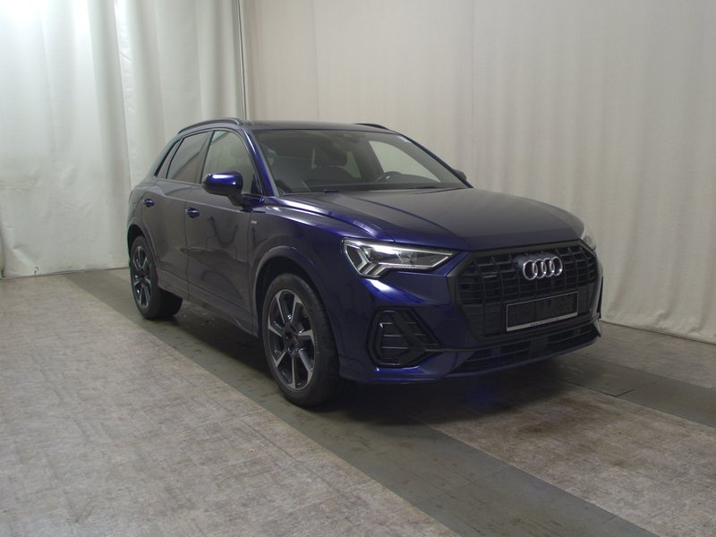 Audi Q3 40 TDI automatik S line • 4x4 • AHK — 3