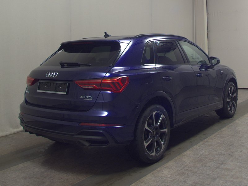 Audi Q3 40 TDI automatik S line • 4x4 • AHK — 4