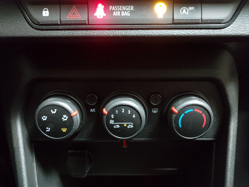 Dacia Sandero 1.0 • LED — 19