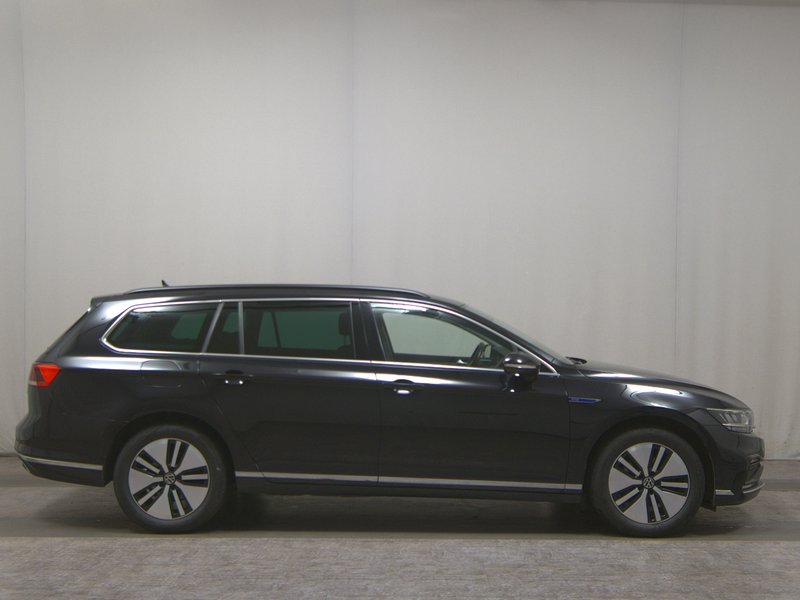 Volkswagen Passat Variant GTE 1.4 TSI automatik • grijana sjedala • kamera