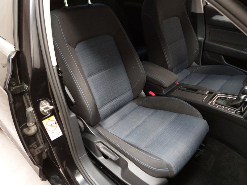 Volkswagen Passat Variant GTE 1.4 TSI automatik • grijana sjedala • kamera — 10