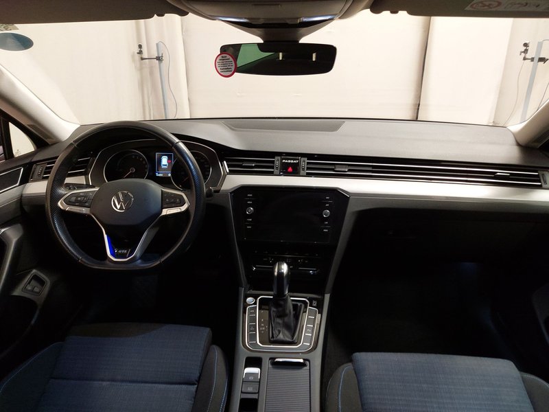 Volkswagen Passat Variant GTE 1.4 TSI automatik • grijana sjedala • kamera — 13
