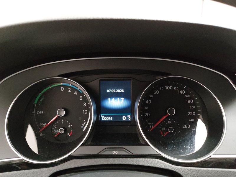 Volkswagen Passat Variant GTE 1.4 TSI automatik • grijana sjedala • kamera — 17
