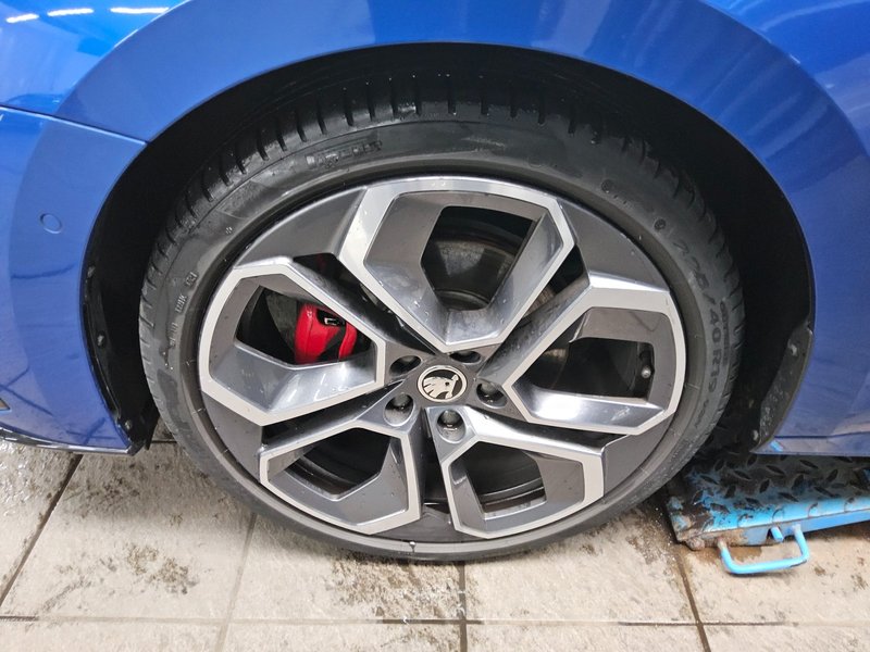 Škoda Octavia Kombi 2.0 TDI 4x4 automatik RS • AHK • električna peta vrata — 11