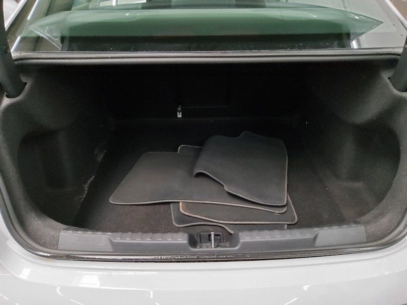 Audi A3 35 TDI automatik S line • ACC • Full LED — 12