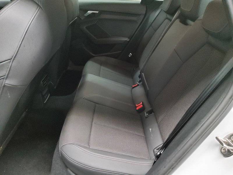 Audi A3 35 TDI automatik S line • ACC • Full LED — 13