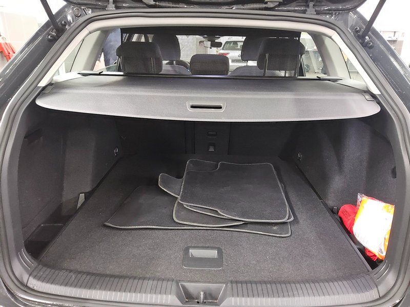 Volkswagen Golf 8 Variant 2.0 TDI automatik Life • ACC • koža — 12