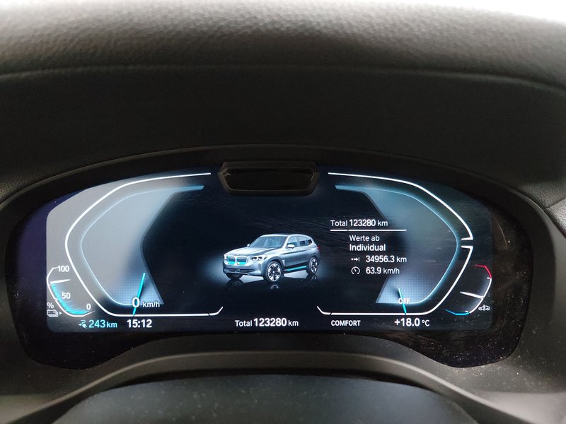 BMW iX3 Inspiring • ACC • električna peta vrata — 21