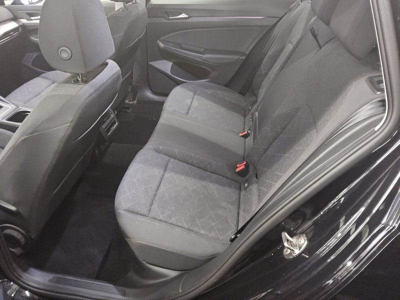 Volkswagen Golf 8 Variant 2.0 TDI automatik Life • ACC • Full LED — 13