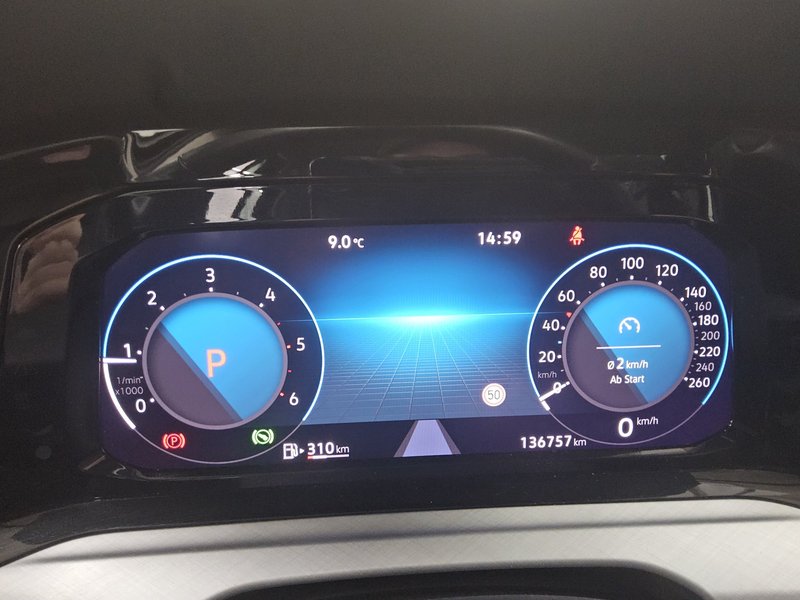 Volkswagen Golf 8 Variant 2.0 TDI automatik Life • ACC • Full LED — 8