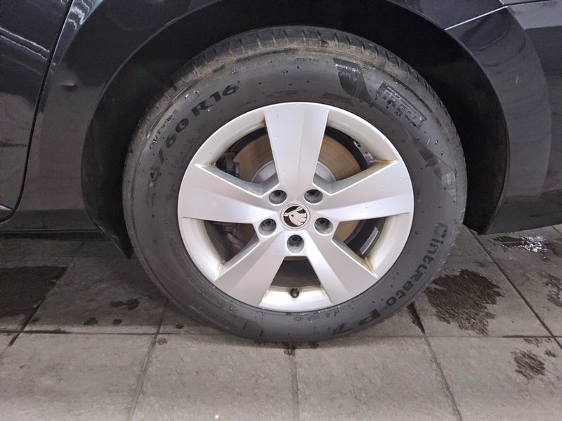 Škoda Superb Kombi 2.0 TDI automatik Ambition • panorama • AHK — 11