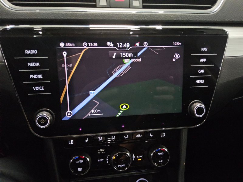 Škoda Superb Kombi 2.0 TDI automatik Ambition • panorama • AHK — 7