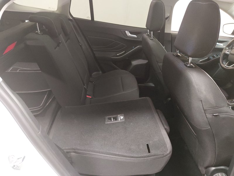 Ford Focus Turnier 1.5 EcoBlue Titanium X automatik • panorama • HUD — 11
