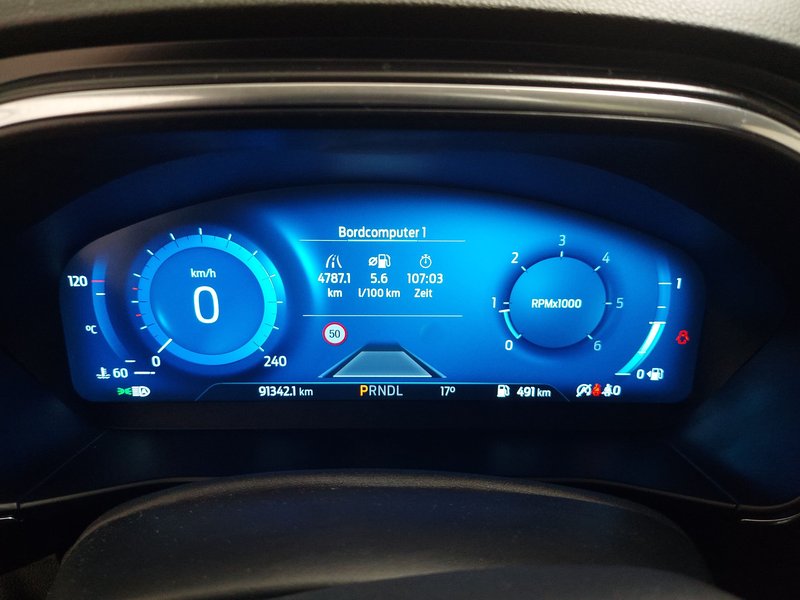 Ford Focus Turnier 1.5 EcoBlue Titanium X automatik • panorama • HUD — 21