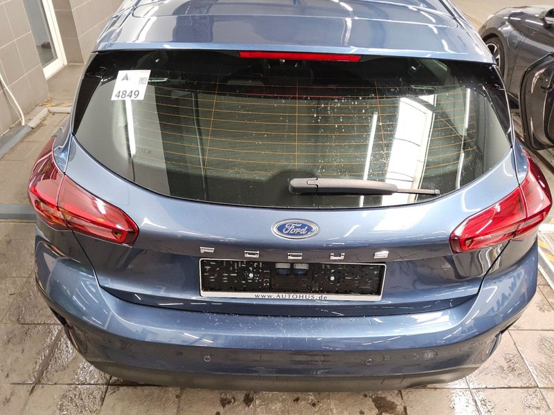 Ford Focus 1.5 EcoBlue Titanium • LED • bežično punjenje — 10