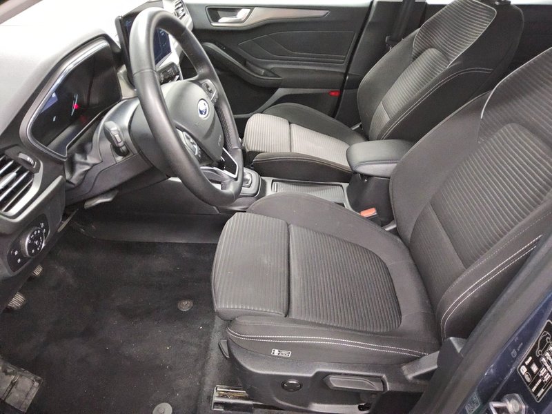 Ford Focus 1.5 EcoBlue Titanium • LED • bežično punjenje — 8