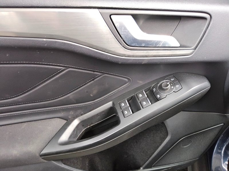 Ford Focus 1.5 EcoBlue Titanium • LED • bežično punjenje — 9