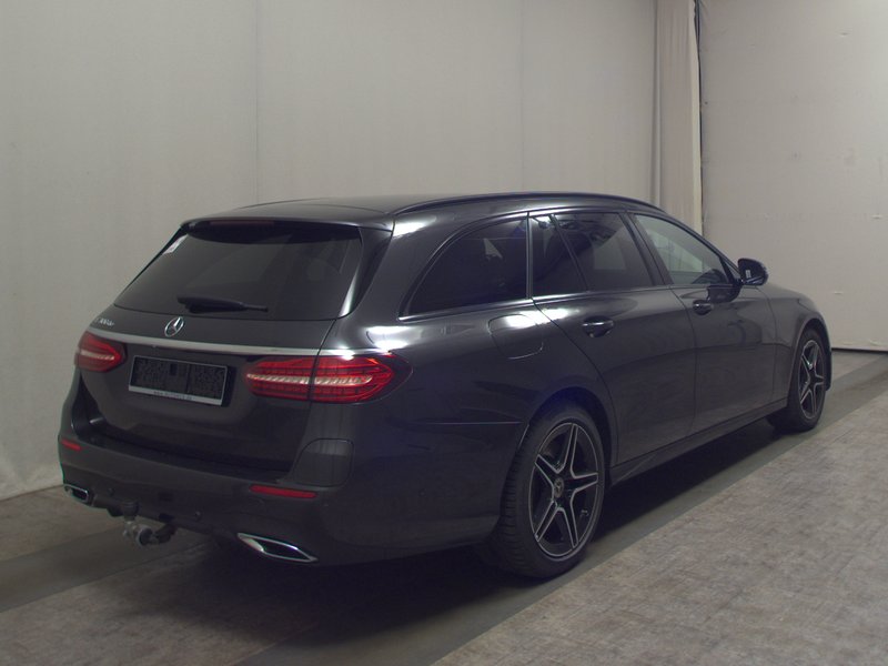 Mercedes-Benz E 300 de karavan automatik AMG Line • ACC • Kuka za vuču (AHK) — 4
