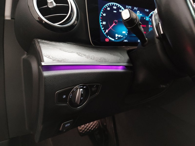 Mercedes-Benz E 300 de karavan automatik AMG Line • ACC • Kuka za vuču (AHK) — 7