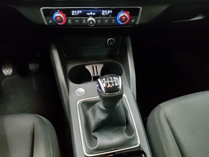 Audi Q2 30 TFSI S line • Full LED • električna peta vrata — 6